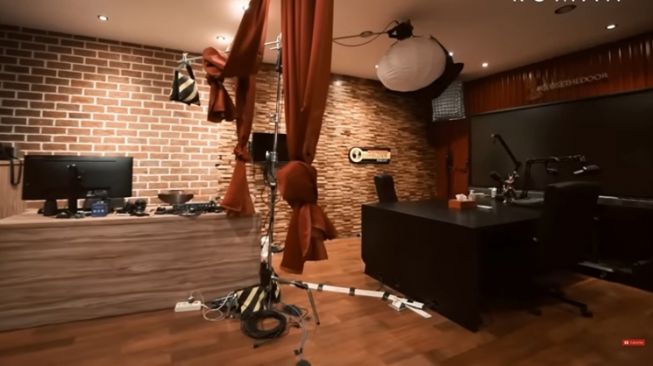 Studio Deddy Corbuzier Senilai Rp50 Miliar (YouTube/AH)