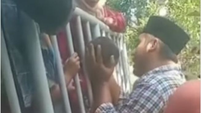 Viral Kepala Bocah di Sumenep Terjepit Pagar Mobil Bak Terbuka