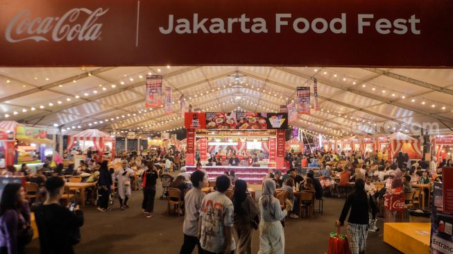 Suasana salah satu wahana permainan anak di arena Jakarta Fair Kemayoran 2023 di Jiexpo Kemayoran, Jakarta, Jumat (7/7/2023). [Suara.com/Alfian Winanto]