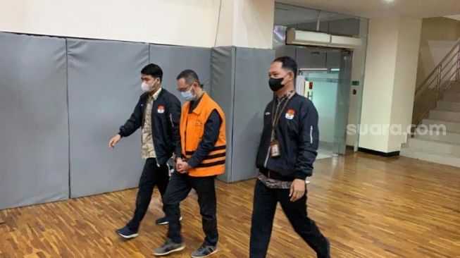 Sempat Gagah Pakai Seragam Bea dan Cukai, Andhi Pramono Kini Kicep Pakai Rompi Tahanan KPK