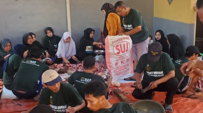 HW Group Donasikan 42 Ekor Sapi Kurban ke Penjuru Daerah