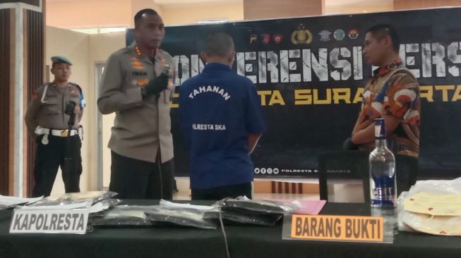 Bejat! Suami Jual Istri Lewat Penawaran Online, Ikut di Kamar Saat Eksekusi