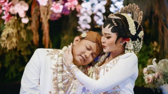 Potret Pertunangan Pernikahan Denny Caknan dan Bella Bonita (Instagram/@faralljibrill_official)