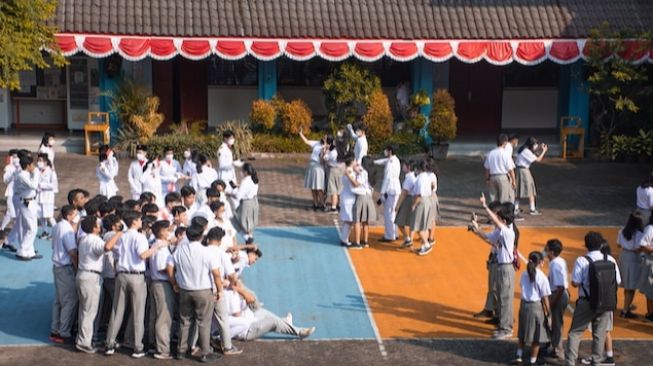 Demi Anak Masuk Sekolah, Banyak Orang Tua di Karawang Rela Pinjam Uang ke Lintah Darat