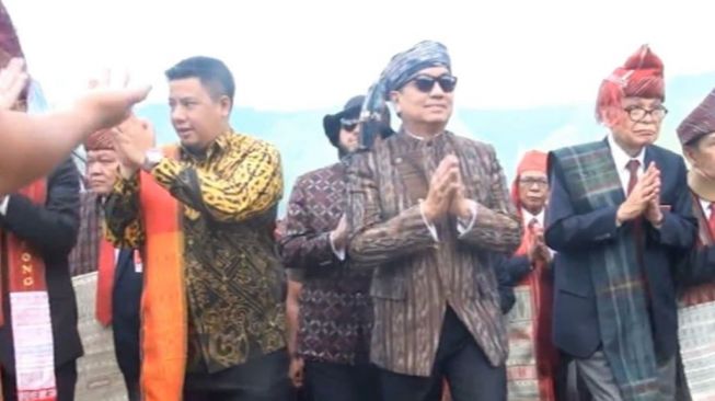 Effendi Simbolon Hadiri Peresmian Tugu PPLMI di Samosir