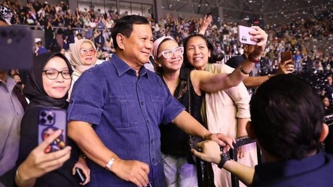 Prabowo dan Budi Karya Ramaikan Konser 3 Dekade Perjalanan Cinta Ari Lasso