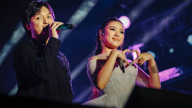 Prambanan Jazz 2023 Diguyur Hujan, Tiara Andini dan Arsy Widianto Pukau Penonton dengan Aransemen Baru Lagu "Diam-Diam"