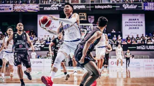 Bungkam Bali United 75-67, Satria Muda Melaju ke Semifinal IBL 2023