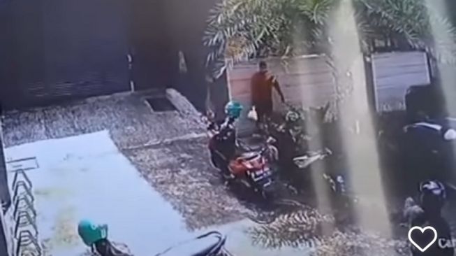 Pergoki Aksi Pencurian Sepeda Motor di BSD, Pengemudi Ojol Ditodong Pistol