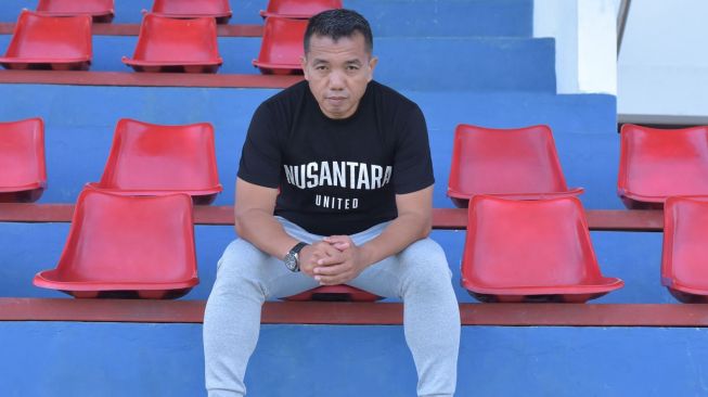 Rasiman Merasa Terhormat Ditunjuk Sebagai Pelatih Kepala Nusantara United FC