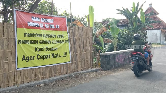 Heboh Tulisan Menohok Larangan Buang Sampah Sembarangan di Solo: Didoakan Cepat Mati hingga Kena Azab