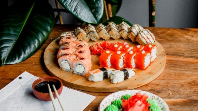 Begini 5 Tahapan dan Cara Makan Sushi yang Benar ala Orang Jepang