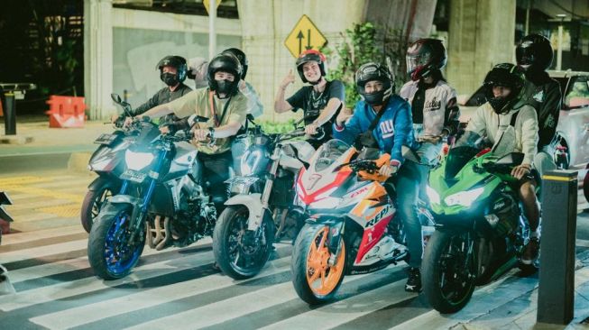 Geng motor GP Bike  melakukan touring dan berbagi kepada sesama. [dokumentasi pribadi]