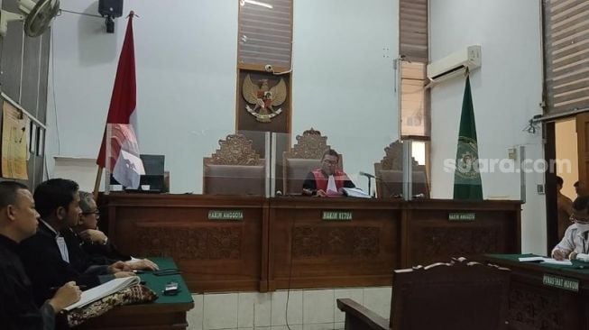 Gugatan praperadilan Sekretaris MK Hasbi Hasan kepada KPK ditolak Hakim PN Jakarta Selatan. (Suara.com/Yaumal)