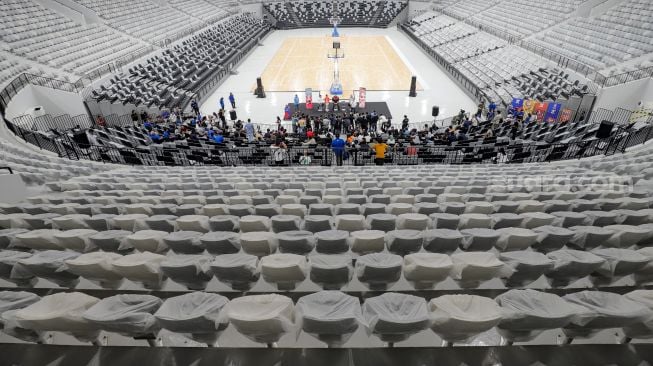 Suasana Lapangan dan tribun penonton di Indonesia Arena, Senayan, Jakarta, Selasa (11/7/2023). [Suara.com/Alfian Winanto]