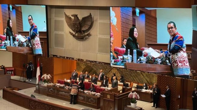 Proses pengesahan RUU Kesehatan menjadi undang-undang di pembicaraan tingkat II di Rapat Paripurna Masa Persidangan V Tahun Sidang 2022-2023 di Kompleks Parlemen, Jakarta, Selasa (11/7/2023). (Suara.com/Novian)