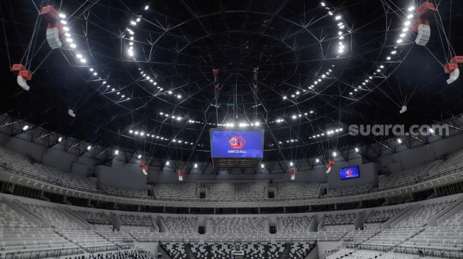 Suasana tribun penonton di Indonesia Arena, Senayan, Jakarta, Selasa (11/7/2023). [Suara.com/Alfian Winanto]