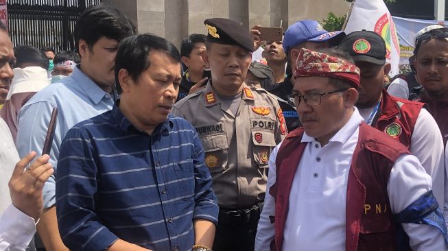 Ditemui Anggota Komisi III DPR Santoso, Massa Aksi Teriak 'Hidup Partai Demokrat, Hidup Pak SBY'