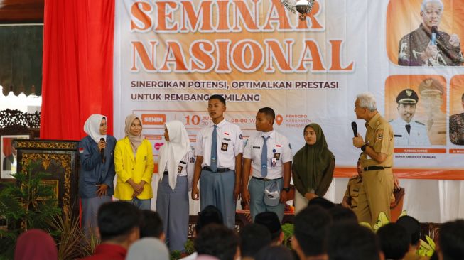 Berikan Seminar Motivasi, Ganjar Pranowo Terima Aduan Dugaan Pungli Berkedok Infaq di SMK