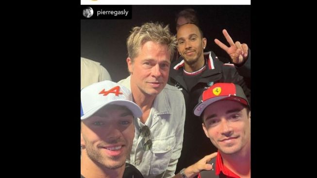 Pierre Gasly, Charles Leclerc, Brad Pitt kemudian Lewis Hamilton wefie [F1 repost Pierre Gasly].
