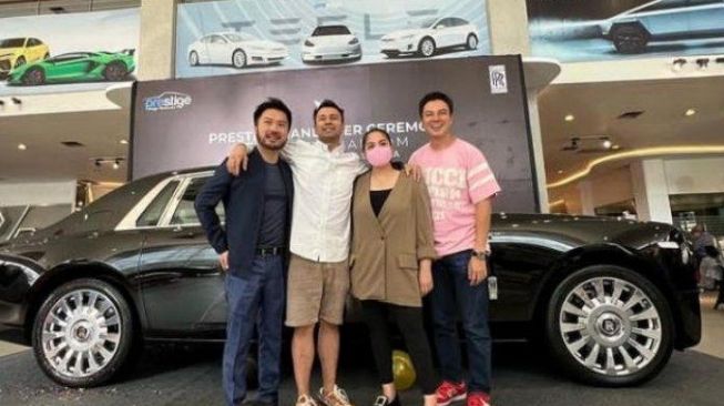 Artis Beri hadiah mobil Mewah untuk Istri (Instagram/@raffinagita1717)