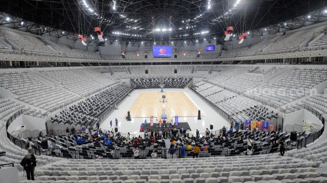 Suasana Lapangan dan tribun penonton di Indonesia Arena, Senayan, Jakarta, Selasa (11/7/2023). [Suara.com/Alfian Winanto]