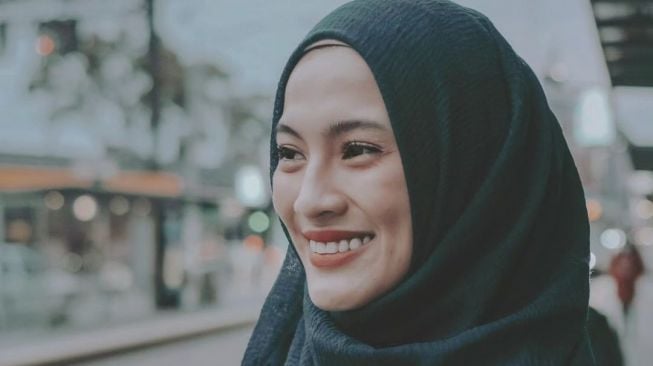 Artis Istiqomah Berhijab (Instagram/@ichasoebandono) 