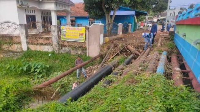 Kebocoran Tangki Pertamina di Tuban, Ratusan Warga Mengungsi