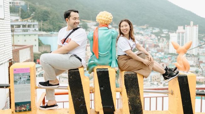 Potret Kiky Saputri dan Suami di Busan (Instagram/k@ikysaputrii)