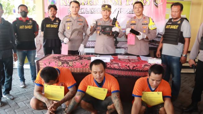 Cari Korban Gay, Komplotan Pemeras di Kawasan Elit Surabaya Ditangkap Polisi