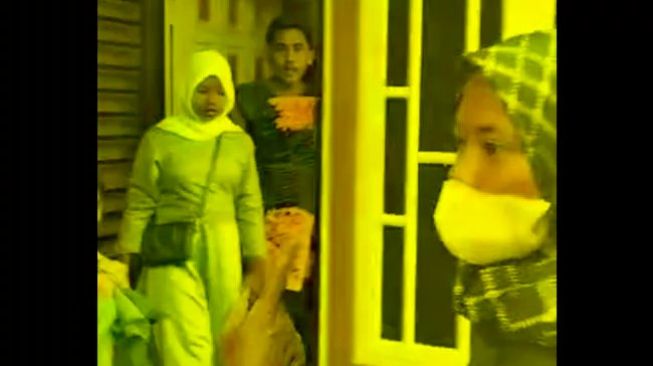 Viral! Suami Nikah Lagi Dilabrak Istri Sah saat Resepsi