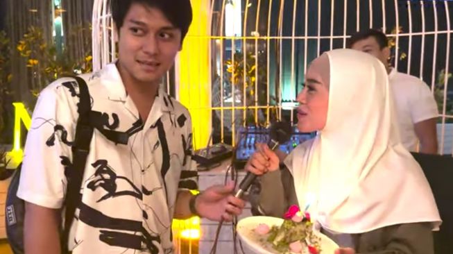 Potret Ulang Tahun ke-28 Rizky Billar (Instagram/@lestykejora dan YouTube/Leslar Entertainment) 