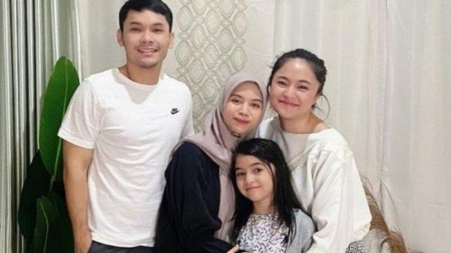 Mantan Pasangan Artis Rayakan Ultah Anak (Instagram/@siennakasyafani)