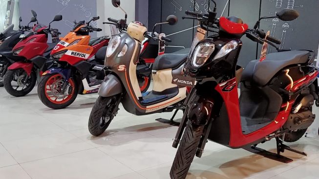 Deretan sepeda motor Honda di acara JFK 2023, JIExpo Kemayoran [PT WMS].