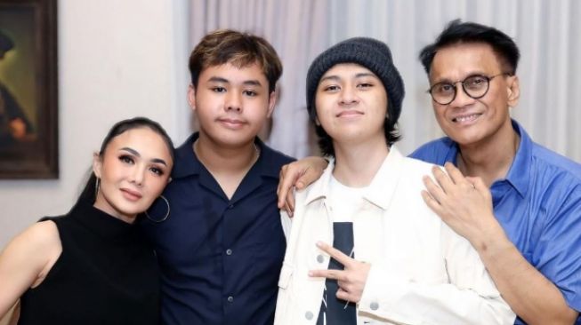 Mantan Pasangan Artis Rayakan Ultah Anak (Instagram/@yunishara36)