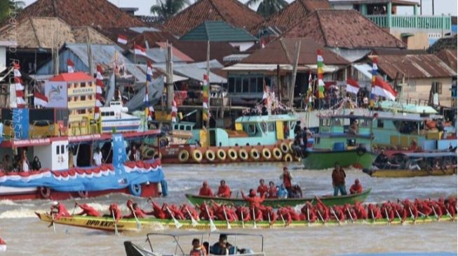 Perahu Bidar, Tradisi Palembang yang Bisa Kamu Saksikan saat HUT RI!