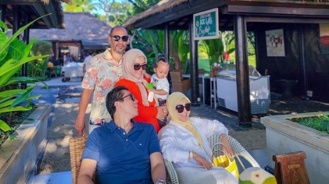 Potret Liburan Keluarga Syahrini di Bali (Instagram/@princessyahrini)