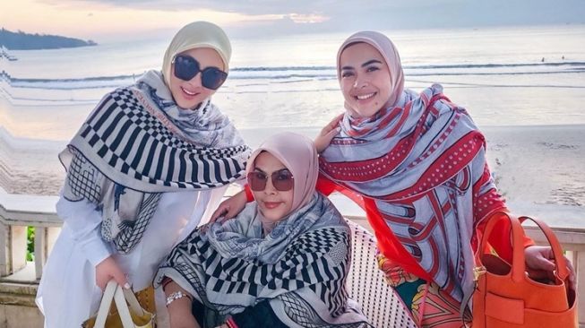 Potret Liburan Keluarga Syahrini di Bali (Instagram/@princessyahrini)