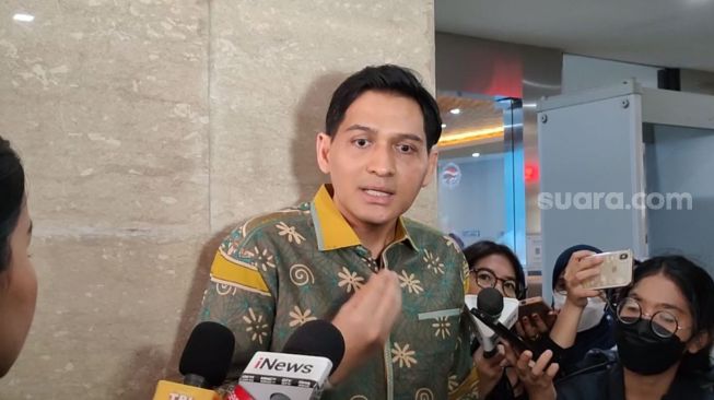 Lucky Hakim di Mabes Polri untuk memberi kesaksian tentang Pondok Pesantren Al Zaytun, Jumat (14/7/2023). [Suara.com/Tiara Rosana]