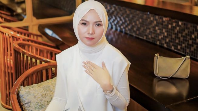 5 Inspirasi Fashion dari Selebgram Ririn Apriansi