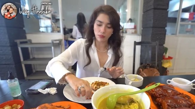 Artis Hobi Bikin Konten Makan (YouTube Ussy Andhika Official)