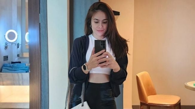 Mirror Selfie Wulan Guritno (Instagram/@wulanguritno)