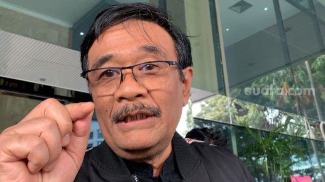 Ketua DPP PDIP Bidang Ideologi dan Kaderisasi Djarot Saiful Hidayat di Gedung KPK. (Suara.com/Yaumal)