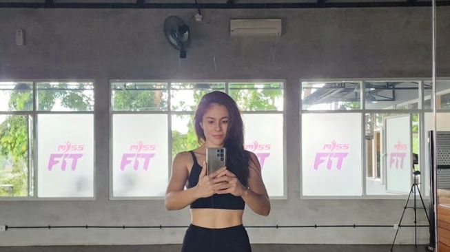 Mirror Selfie Wulan Guritno (Instagram/@wulanguritno)