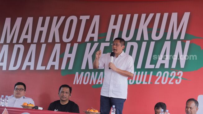 Ketua Umum terpilih Partai Kebangkitan Nusantara, Anas Urbaningrum memberikan pidato politiknya di Kawasan Monas, Jakarta, Sabtu (15/7/2023). [Suara.com/Alfian Winanto]