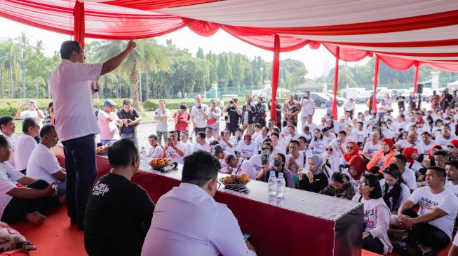 Ketua Umum terpilih Partai Kebangkitan Nusantara, Anas Urbaningrum memberikan pidato politiknya di Kawasan Monas, Jakarta, Sabtu (15/7/2023). [Suara.com/Alfian Winanto]