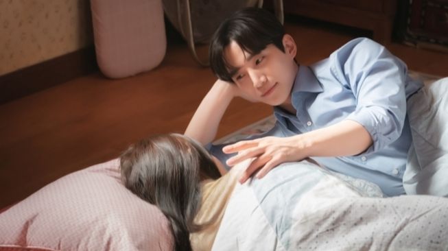 Spoiler Drama King the Land, Gu Won dan Cheon Sa Rang Kepergok Tidur Berdua?