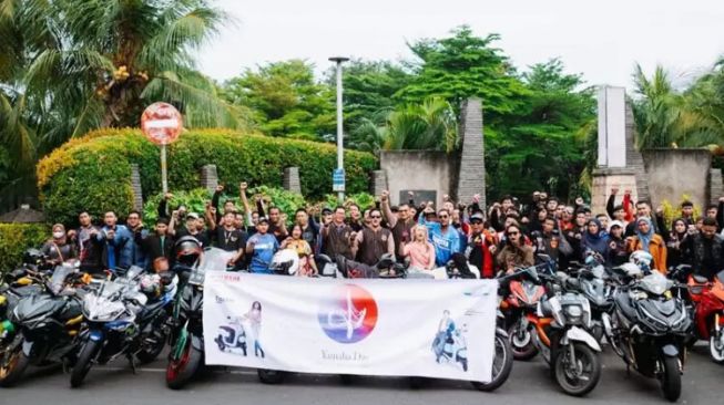 PT Yamaha Indonesia Motor Manufacturing (YIMM) menggelar event Yamaha Day Riding Experience berupa city touring keliling Kota Jakarta pada Minggu awal bulan (2/7/2023) [PT YIMM].