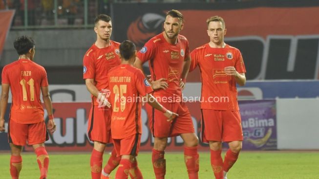 Para pemain Persija Jakarta di laga BRI Liga 1 kontra Bhayangkara FC di Stadion Patriot Bekasi, Minggu (16/7/2023) malam. [dok. LIB]