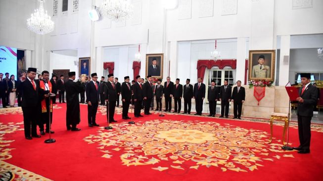 Presiden Joko Widodo atau Jokowi melantik Budi Arie Setiadi sebagai Menteri Komunikasi dan Informatika (Menkominfo) di Istana Negara, Jakarta, Senin (17/7/2023). [Foto: Rusman - Biro Pers Sekretariat Presiden]